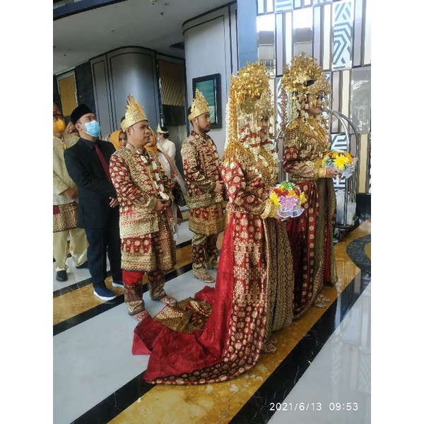 Baju songket pengantin ekor panjang modern preloved