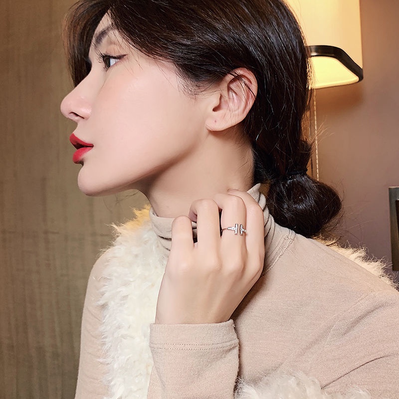 Cincin Bentuk T Bahan Alloy Aksen Berlian Imitasi Untuk Wanita