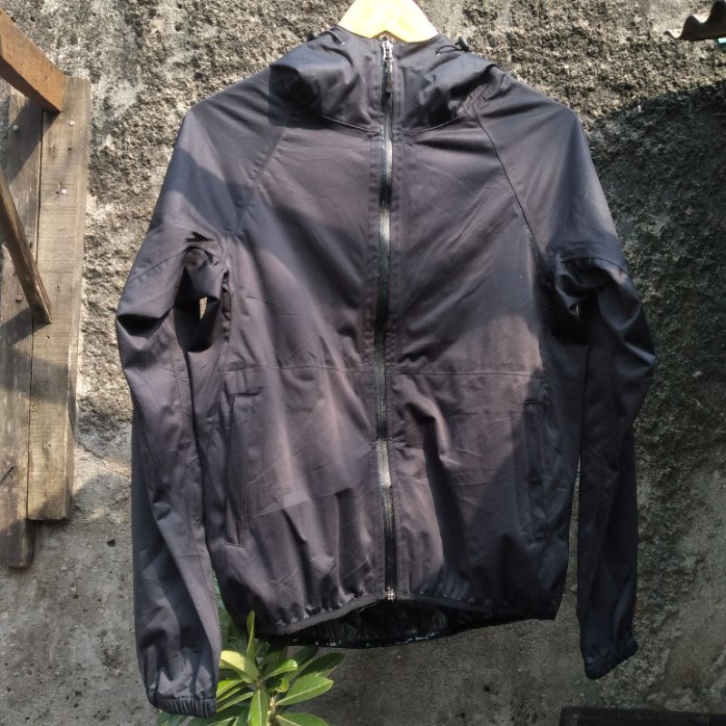 Jaket outdoor blocktech Find Out second NOT Uniqlo blocktech