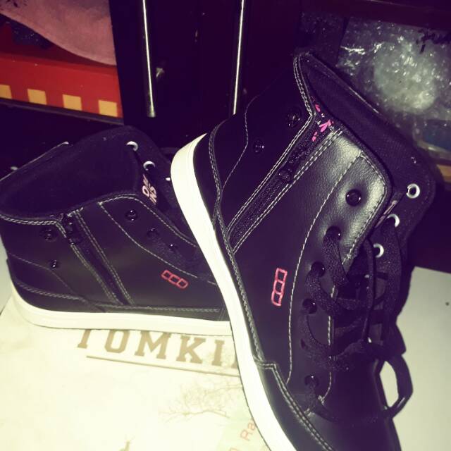 Sepatu tomkins original