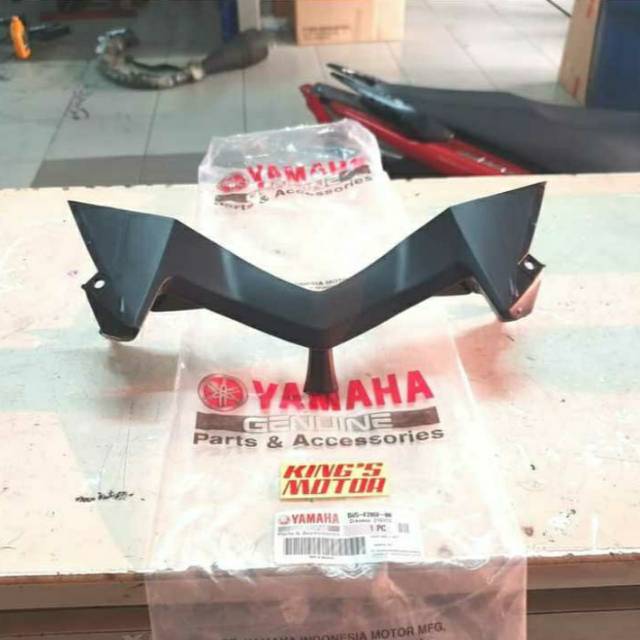 DAGU COVER BAWAH LAMPU DEPAN AEROX 155 ORI YGP