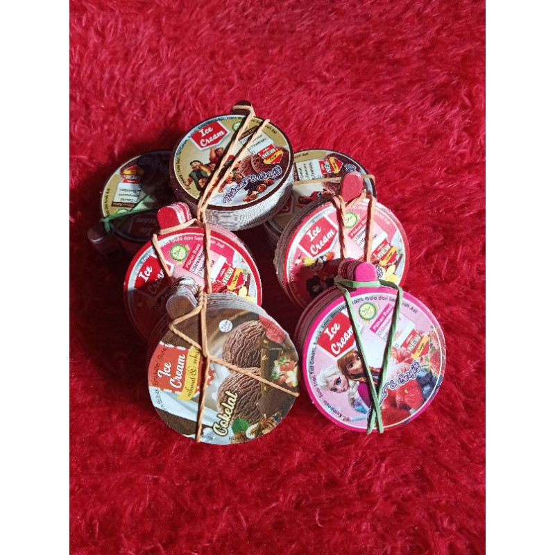 

Tutup Cup Es Krim per Ikat