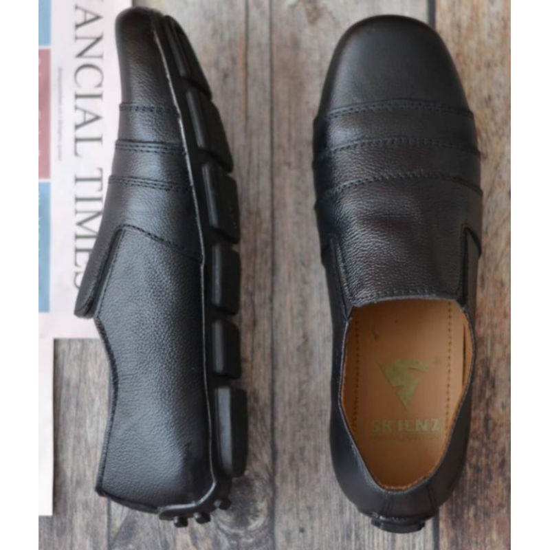 WOLF x SKIENZ Highland Sepatu Pria Slip on Casual Sepatu Kulit Hitam Formal Sepatu Kerja KSP201