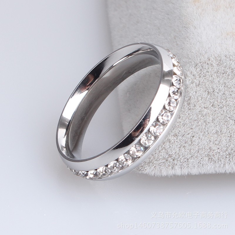 Cincin Berlian Imitasi Bahan Titanium Steel Untuk Wanita