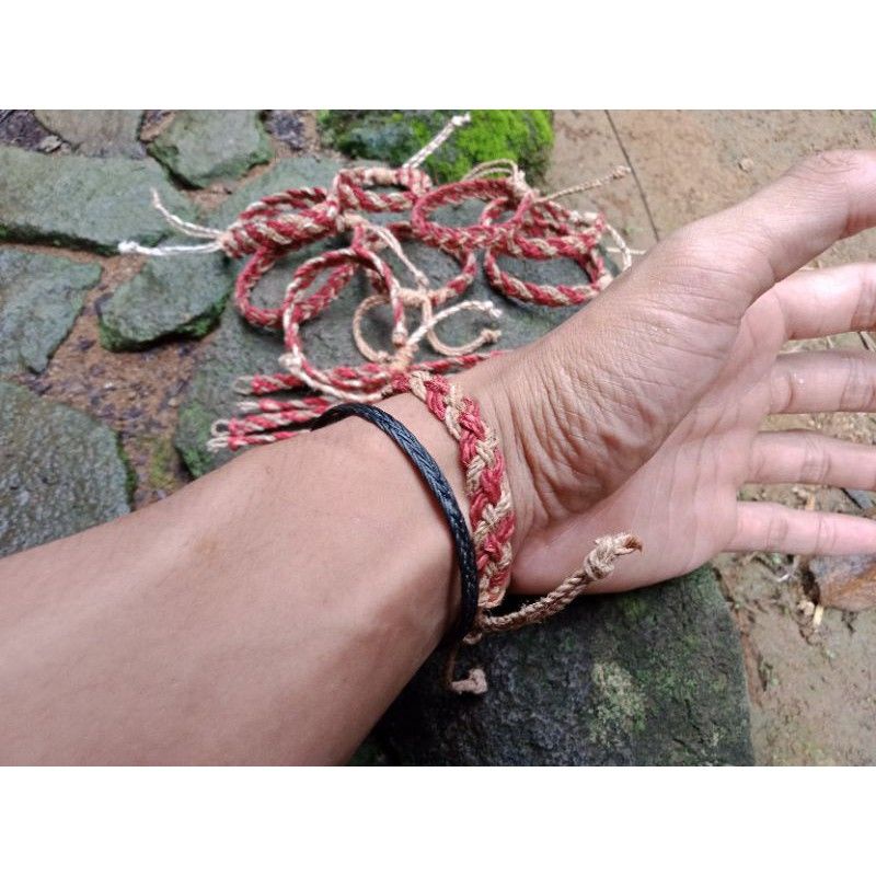 Tampil Gaya dengan berbudaya, Gelang kulit kayu alami asli baduy. gelang siluk anyam kulit kayu alami.