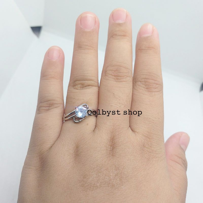 Cincin batu permata satu cantik titanium