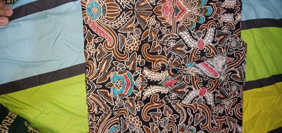 Kemeja Hem Batik Pria Berkelas