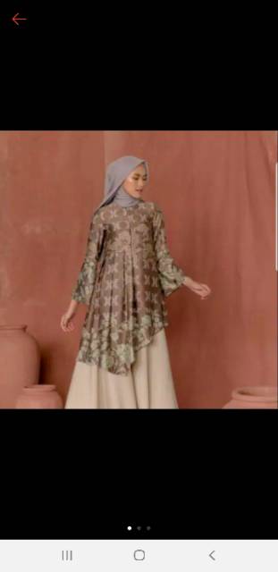 Flores Tunic Wearing Klamby