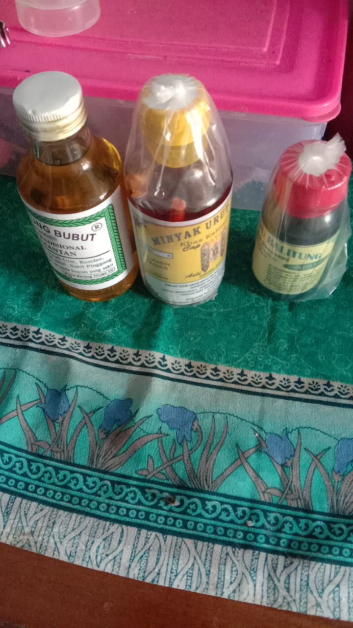 Termurah !!! Minyak Kayu Balitung Belitung Plus Biji Kayu Ulin Kalimantan Botol Plastik - Asli