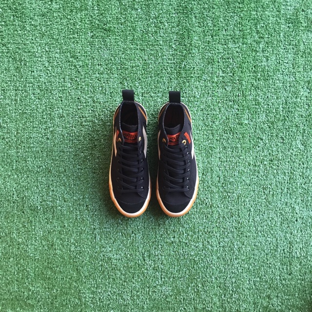 Ventela x Never Too Lavish “Noir Hi”