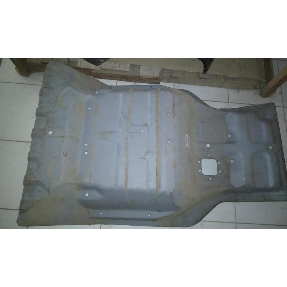 Lantai tengah plat Mitsubishi Fuso Fighter FM517