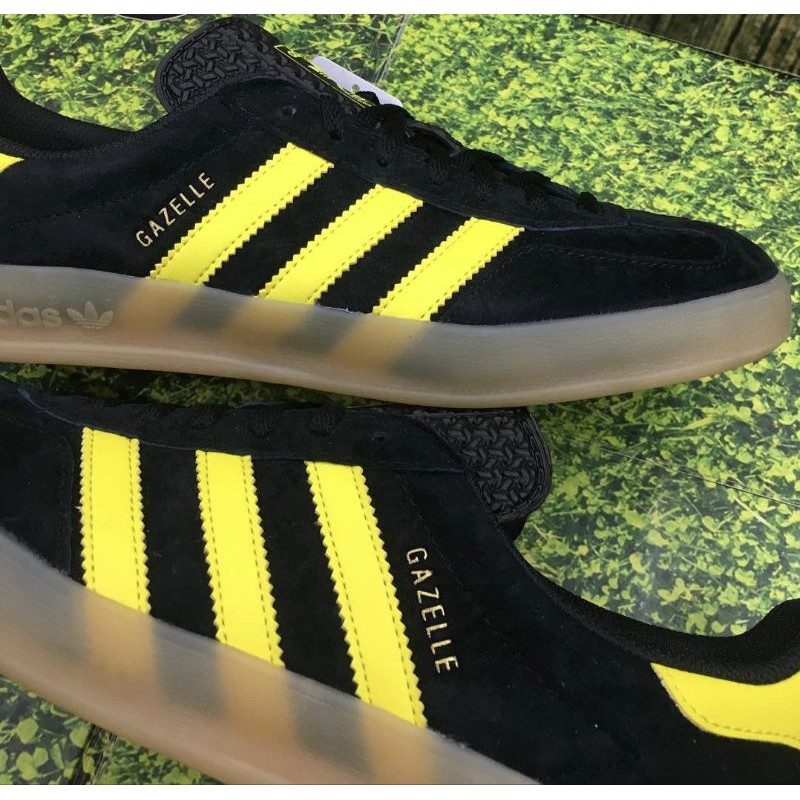 Adidas Gazelle yellow black gum