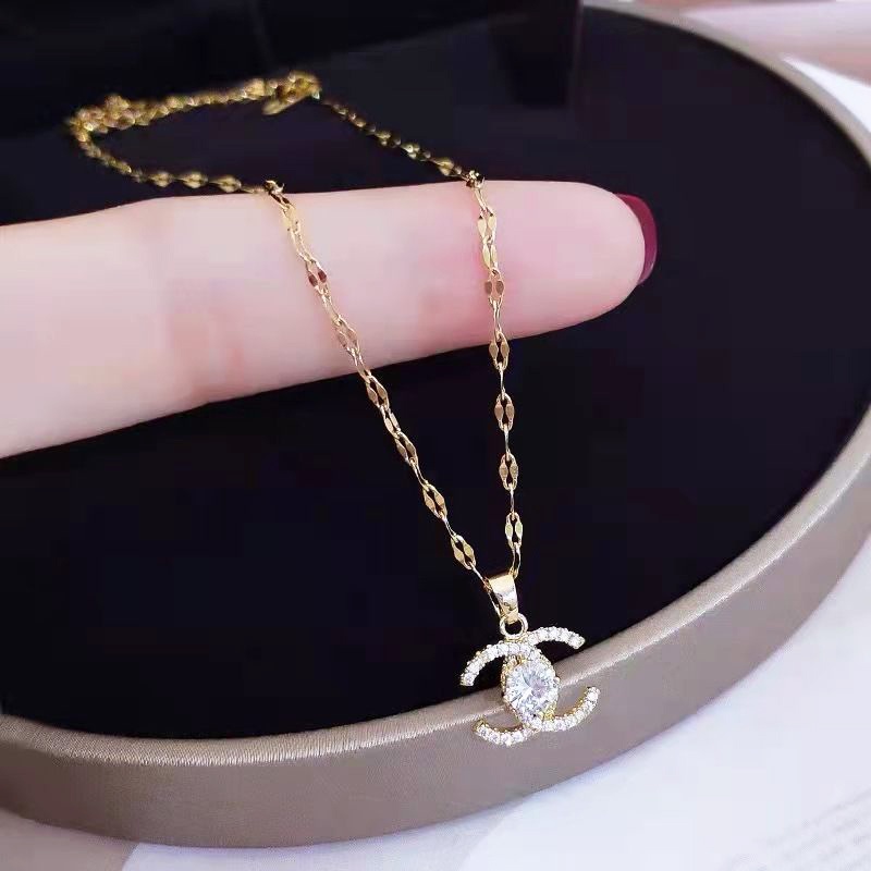 kalung titanium asli wanita anti karat aksesoris liontin necklace alfabet berlian emas 18k