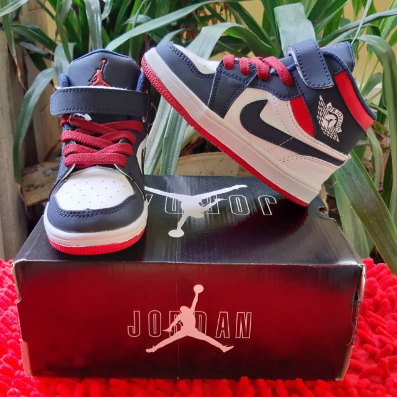 Sepatu Anak Laki dan Sepatu Sneakers Anak Perempuan Jordan Kids Sepatu Anak Laki Laki 10 Tahun Sepatu Anak Sneakers Laki Laki Perempuan Nike Jordan High Grade