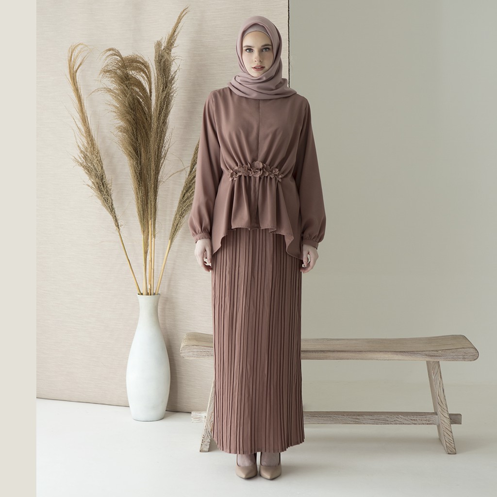 Kamila by Aska Label - Atasan dan stelan warna pink coklat dan navy dengan details bunga dan busui friendly