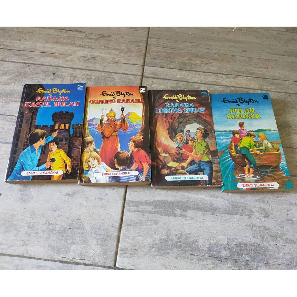 BUKU NOVEL ENID BLYTON SERI EMPAT SERANGKAI DIJUAL PAKET ISI 4