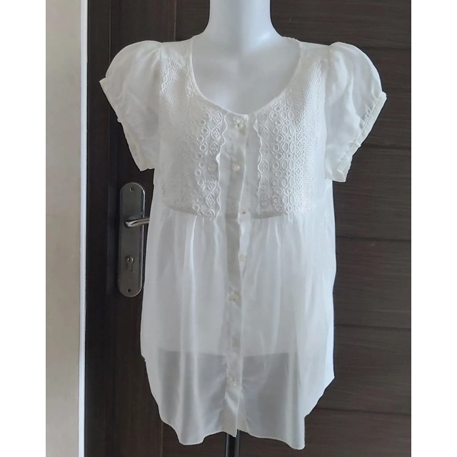 blus putih dada brokat pl