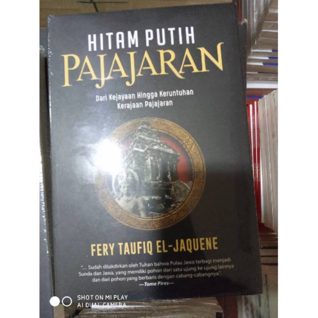 Buku hitam putih pajajaran dari kejayaan hingga keruntuhan kerajaan Pajajaran