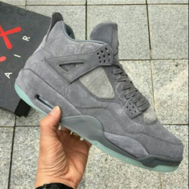 Sepatu NIKE AIR JORDAN 4 X KAWS - premium high quality BNIB