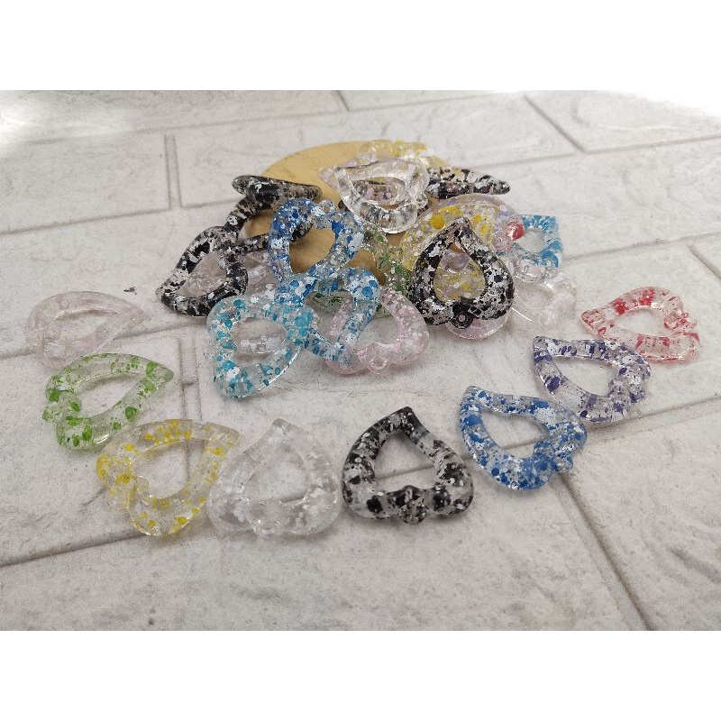 Mote manik love gantung Mote love besar acrilic