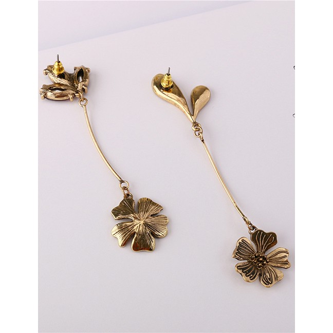 LRC Anting Tusuk Fashion Ancient Gold Asymmetrical Flower Earrings F69864