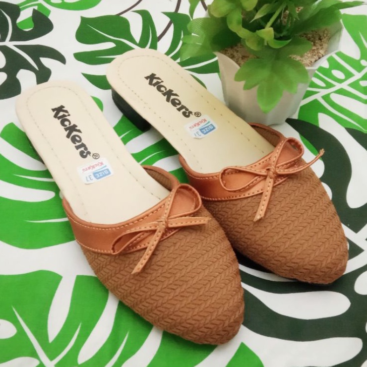 slop wanita kickers / sandal slop rajut kickers / bustong wanita kickers / sandal bustong / sandal w