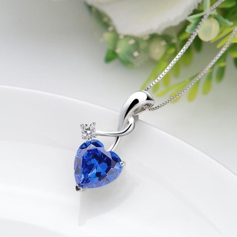 [Ready Stock]Fashion Inlaid Ruby Heart-Shaped Pendant Plated 925 Silver Sea Blue Gemstone Necklace