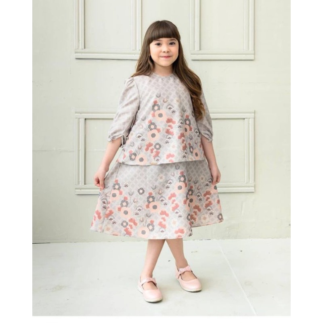 little Lily size 8 sea rose wearingklamby