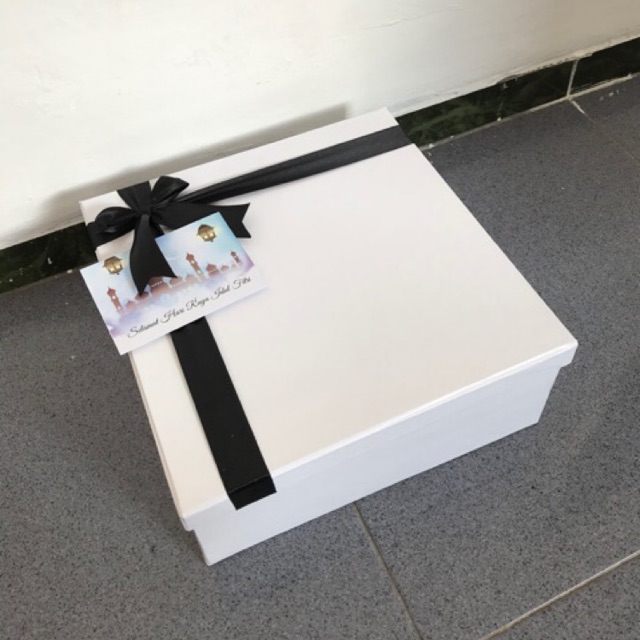 

Gift box / Hard box / Kotak kado / Kotak Parcel / Kotak Hampers