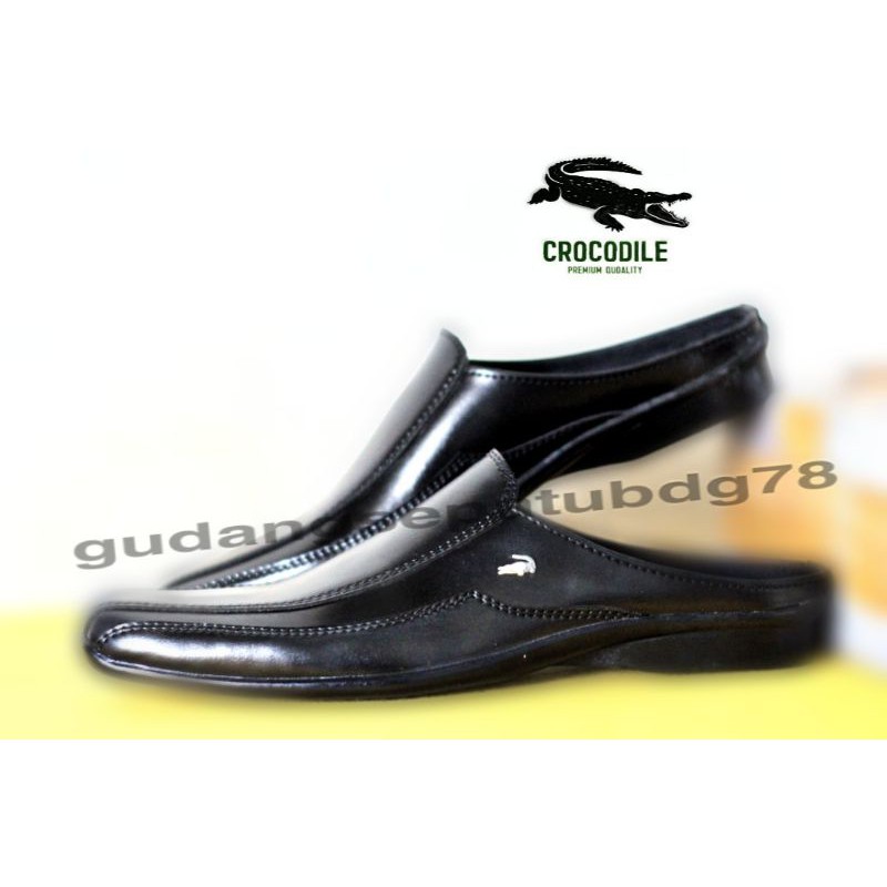 Sepatu sandal slop pria bahan kulit asli warna hitam merk crocodile