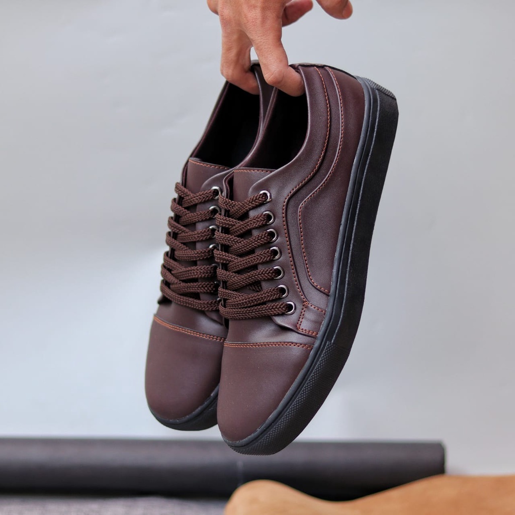 MOLK Sepatu Kasual Sneakers Pria Hitam Tali Trendy Kekinian Simple Murah Anti Slip