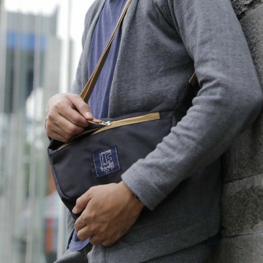 Tas Selempang Pria Wanita Cowok Cewek Waist Bag Waistbag Stylish Simple Polos Casual Santai - LangFord