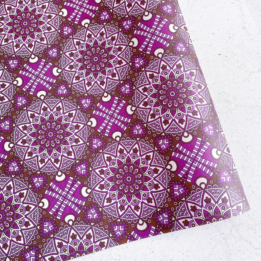 

Kertas kado batik ungu