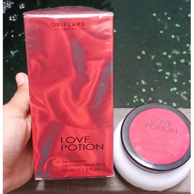 Love Potion Eau de Parfum FREE BODY CREAM