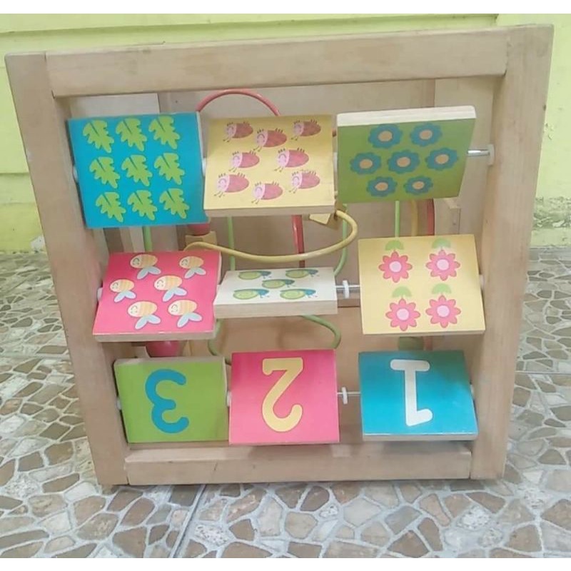 Preloved Preloved ELC Giant Wooden Activity Cube. Mainan Kayu Besar Motorik ORIGINAL 250k minus ga lengkap da bekas pemakaian..