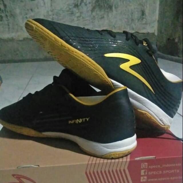sepatu futsal specs infinity