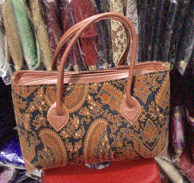 Tas batik ibu kecil size 31x9x20cm (motif batik random)