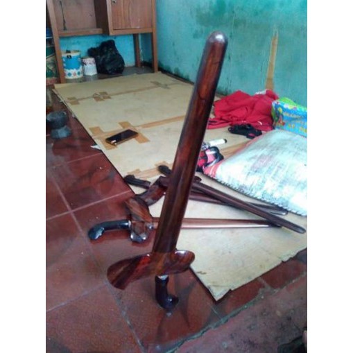 Keris Kemukus Berdiri