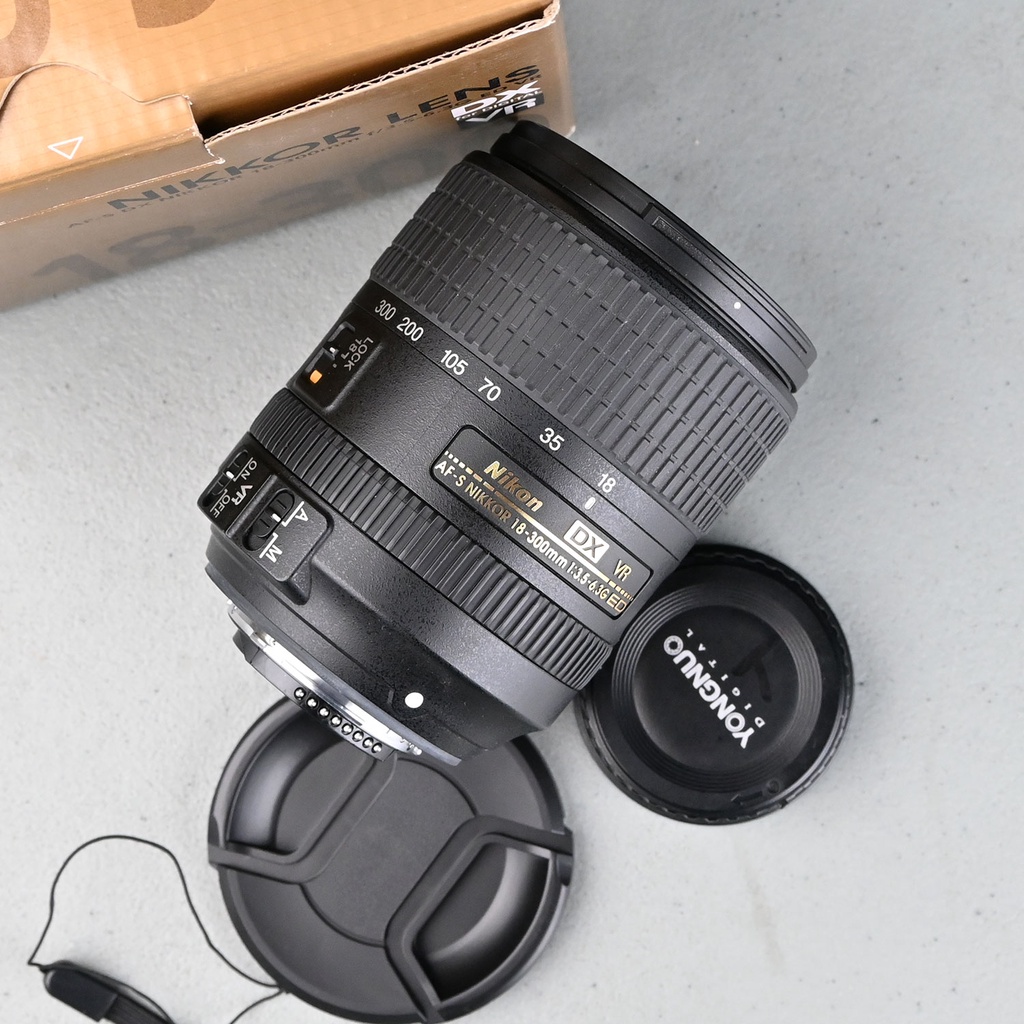 Nikon AFS 18-300mm F3.5-6.3 G ED DX VR Bekas Display Like New Banget