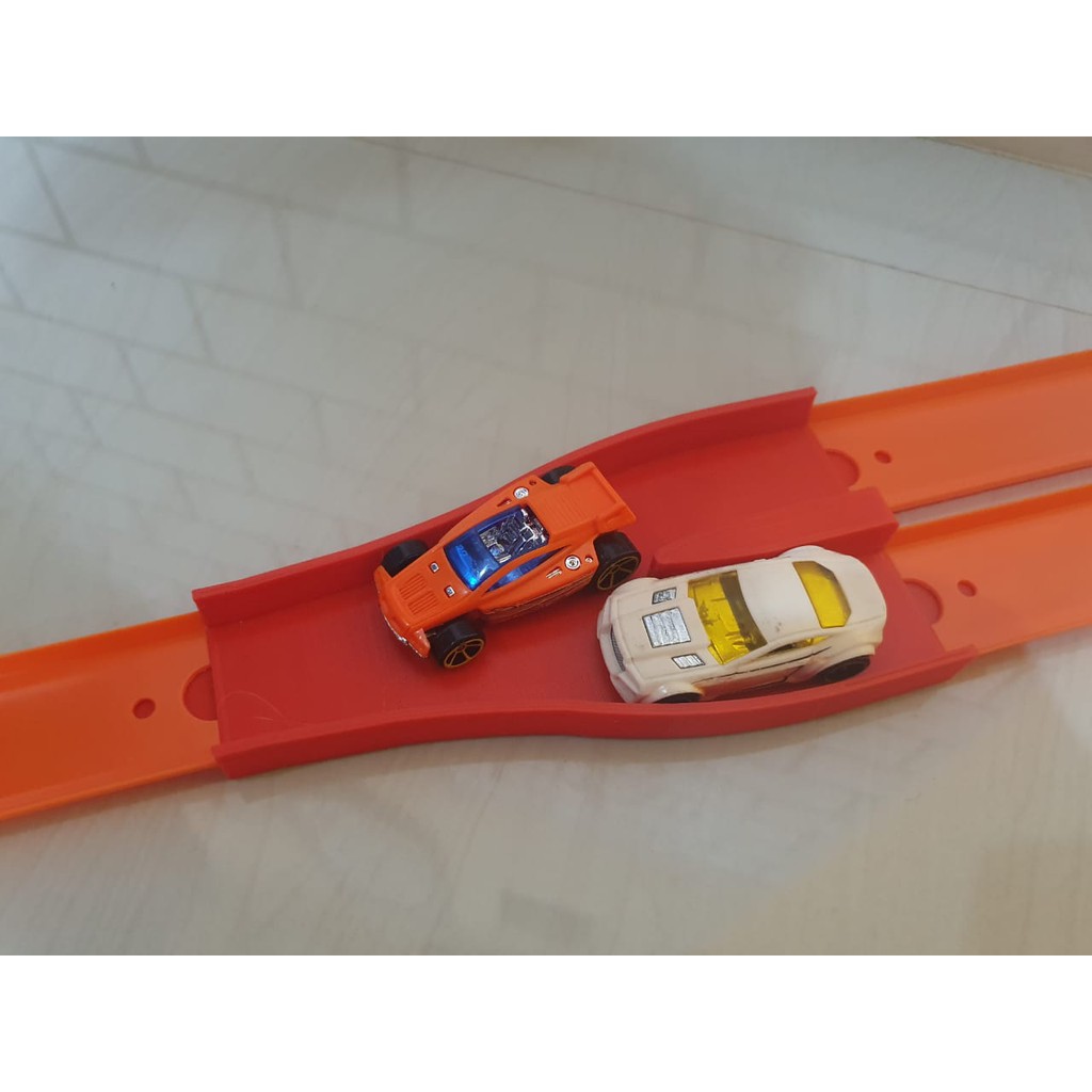 Hot Wheels Track Jalur Menyempit Merge Track  by Trix Trax