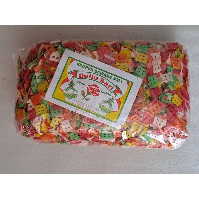 

KERUPUK JENDELA / TARO BESAR IRIS WARNA MERK DELLA RASA 1 BAL 4,5KG
