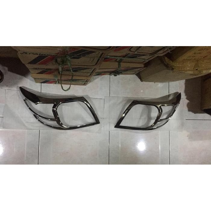 Garnish / List Lampu Depan Grand Hilux