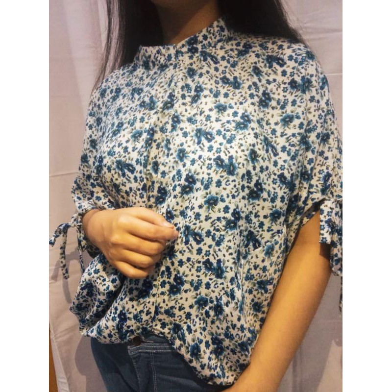 ATASAN/BAJU WANITA Motif Bunga-Bunga