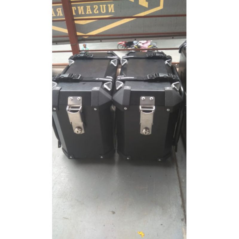 Side Box Badak Hitam 34 liter