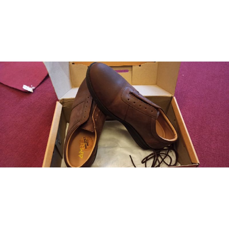 Sepatu AMBLE Preloved leather