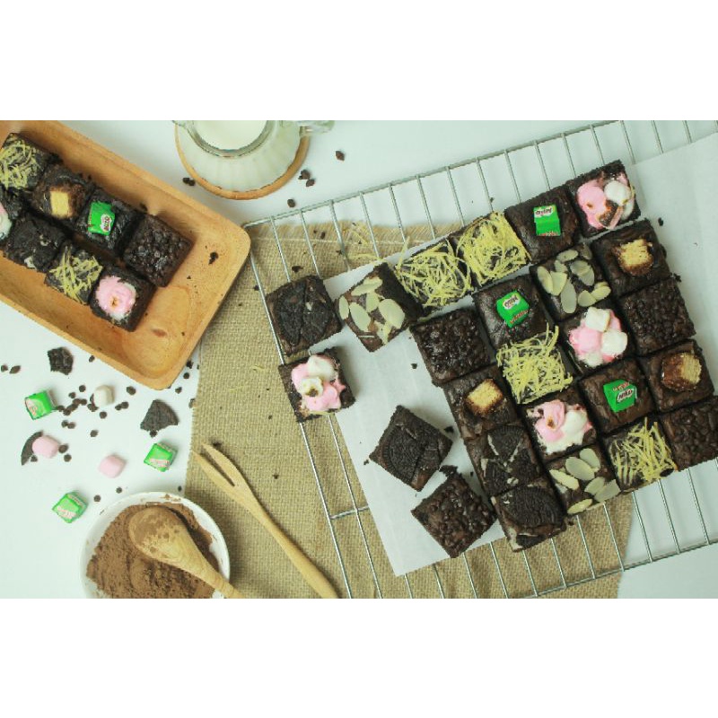 

FUDGY BROWNIES Kue Brownies Panggang Brownies Sekat