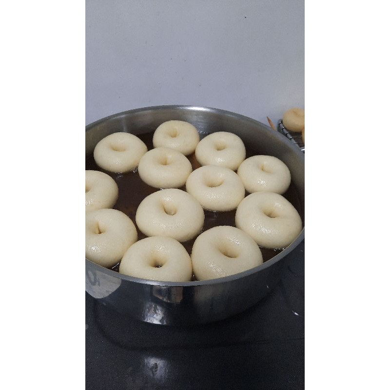 

Donat Classic Frozen Premium Isi 10pcs Bonus GULA HALUS