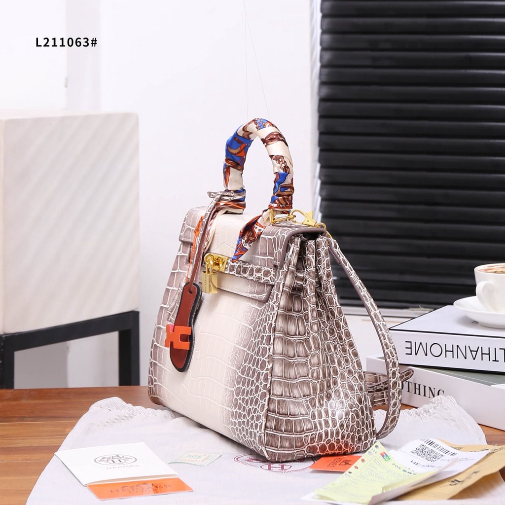 HK 28 GHW Handbag TC007