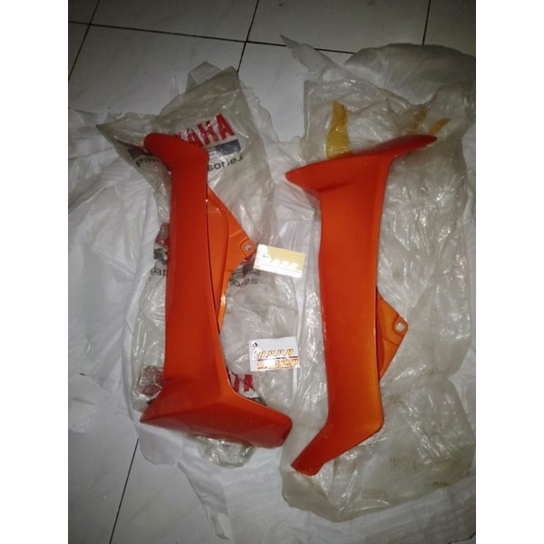 cover body sayap luar Yamaha fizr f1zr warna Oren vom orange original nos