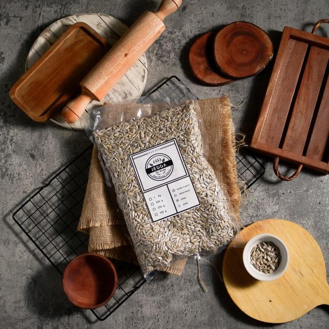 

sun flower seed roasted 1 kg/biji bunga matahari kupas(kuaci)